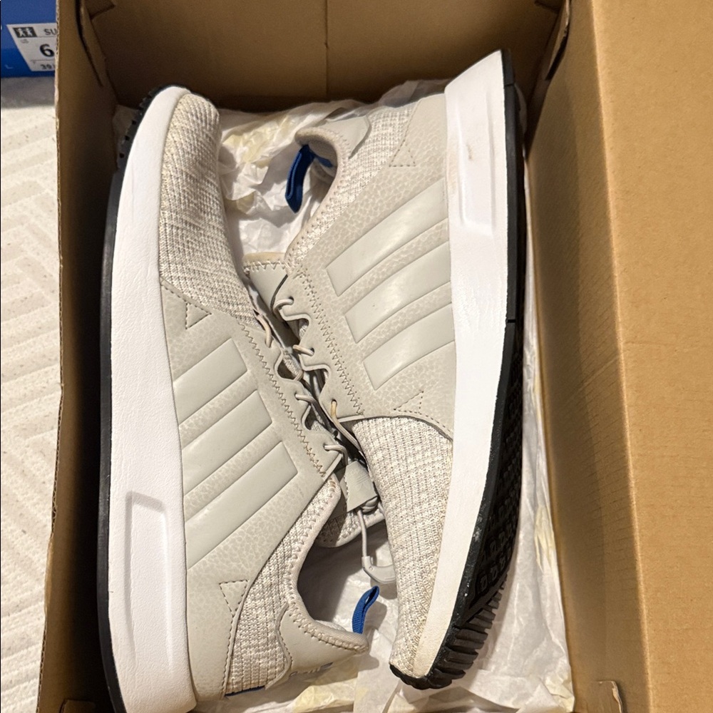 Adidas Men's Light Gray Sneakers